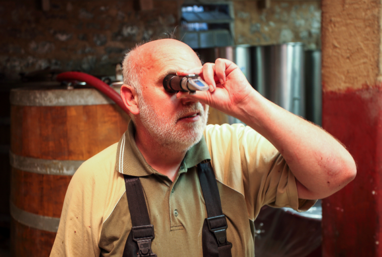 Refractometer vs Hydrometer Which One Do You Need? Beertannica